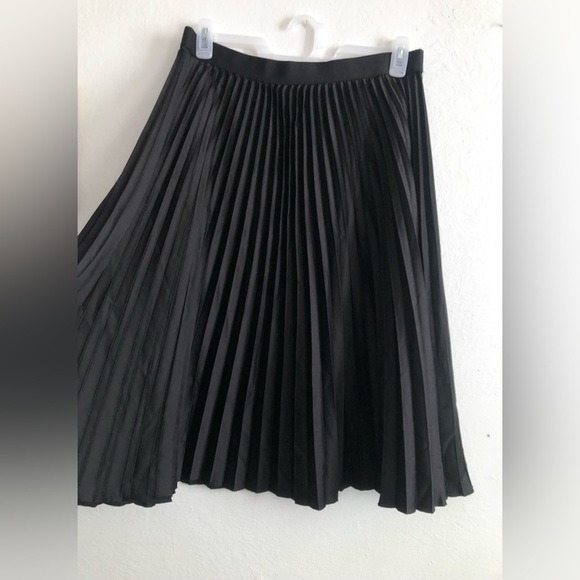 H&M Skirts Pleated Skirt Poshmark